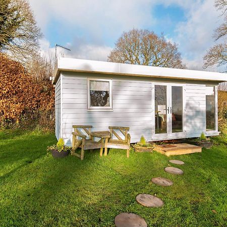 School Lodge Burwarton Екстериор снимка