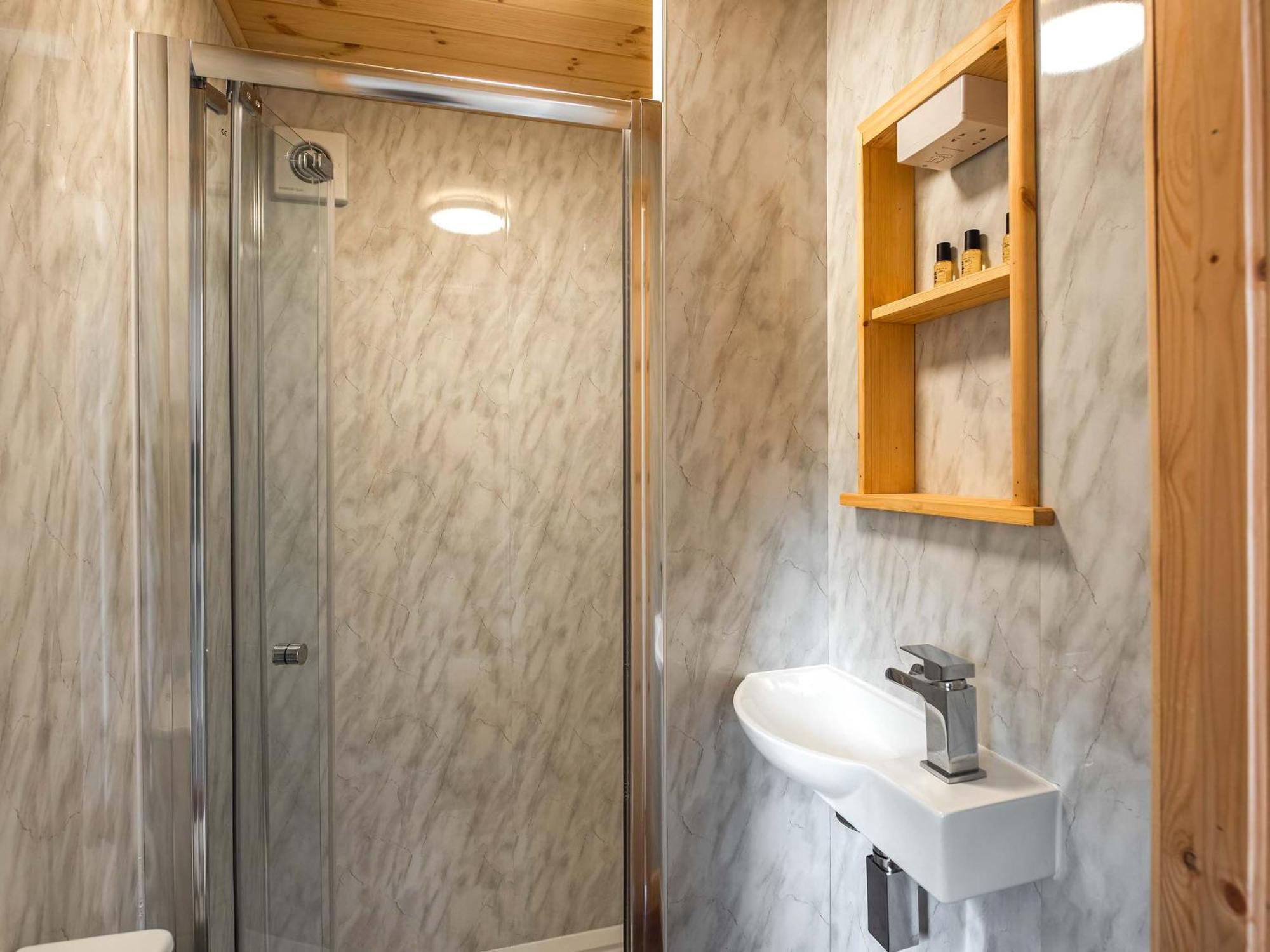School Lodge Burwarton Екстериор снимка